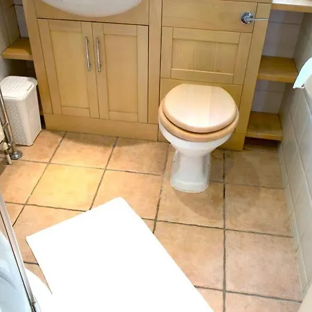 Large & Comfy House In Birmingham, 4 Bedroom,secured Free Parking ,free Wifi Birmingham
