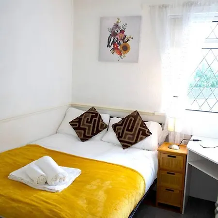 Holiday home Large & Comfy House In Birmingham, 4 Bedroom,secured Free Parking ,free Wifi