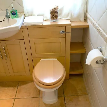 Large & Comfy House In Birmingham, 4 Bedroom,secured Free Parking ,free Wifi Holiday home *
