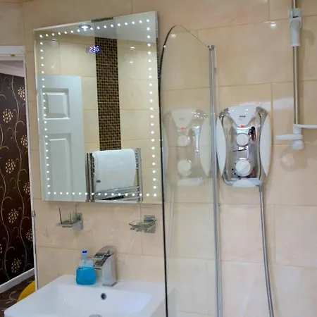 Large & Comfy House In Birmingham, 4 Bedroom,secured Free Parking ,free Wifi