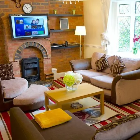 Holiday home Large & Comfy House In Birmingham, 4 Bedroom,secured Free Parking ,free Wifi