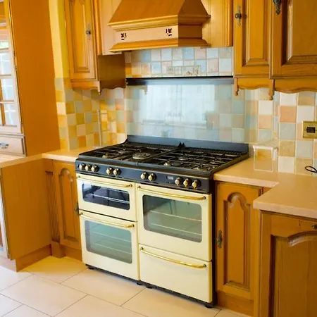 Holiday home Large & Comfy House In Birmingham, 4 Bedroom,secured Free Parking ,free Wifi